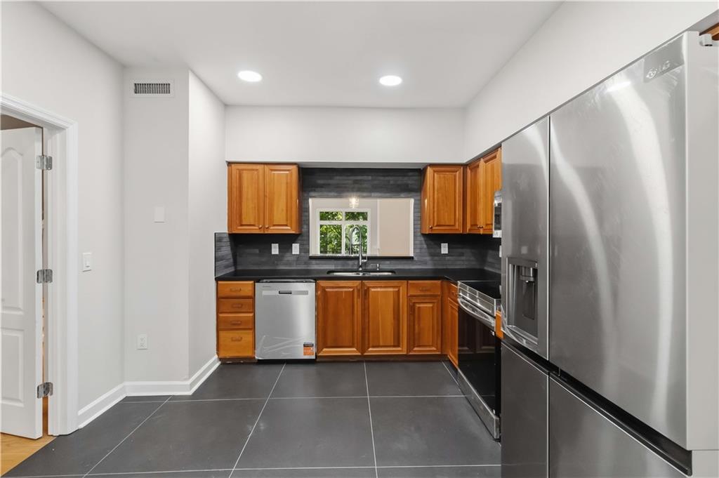 3475 OAK VALLEY RD. NE Unit 140
