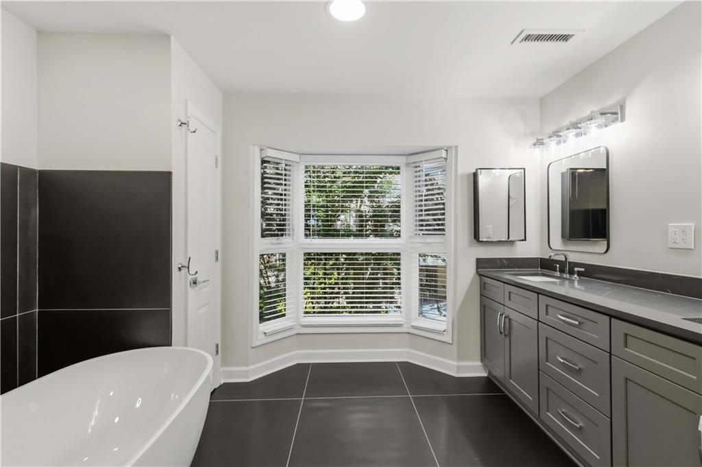 3475 OAK VALLEY RD. NE Unit 140