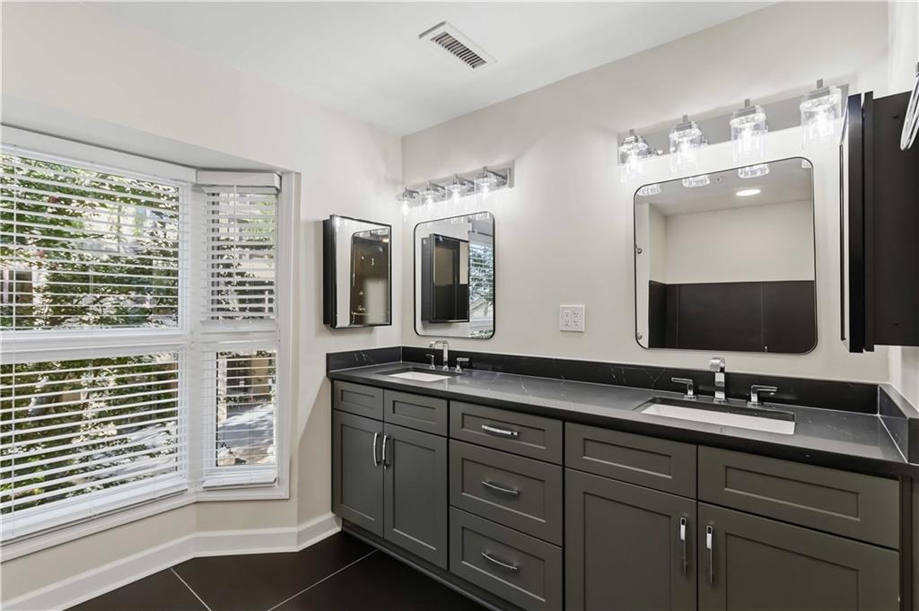 3475 OAK VALLEY RD. NE Unit 140