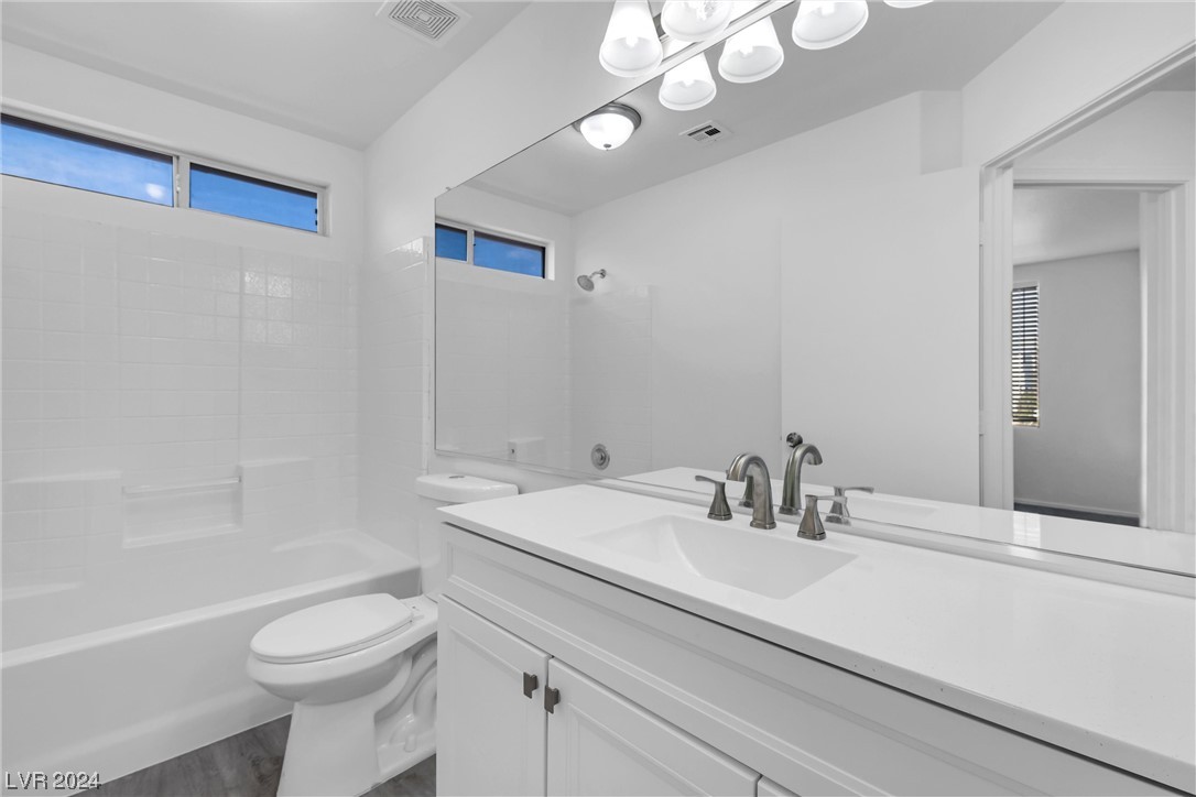 115 Zenith Point Avenue