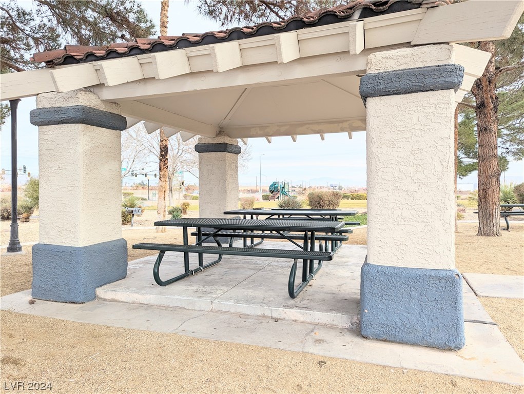 115 Zenith Point Avenue