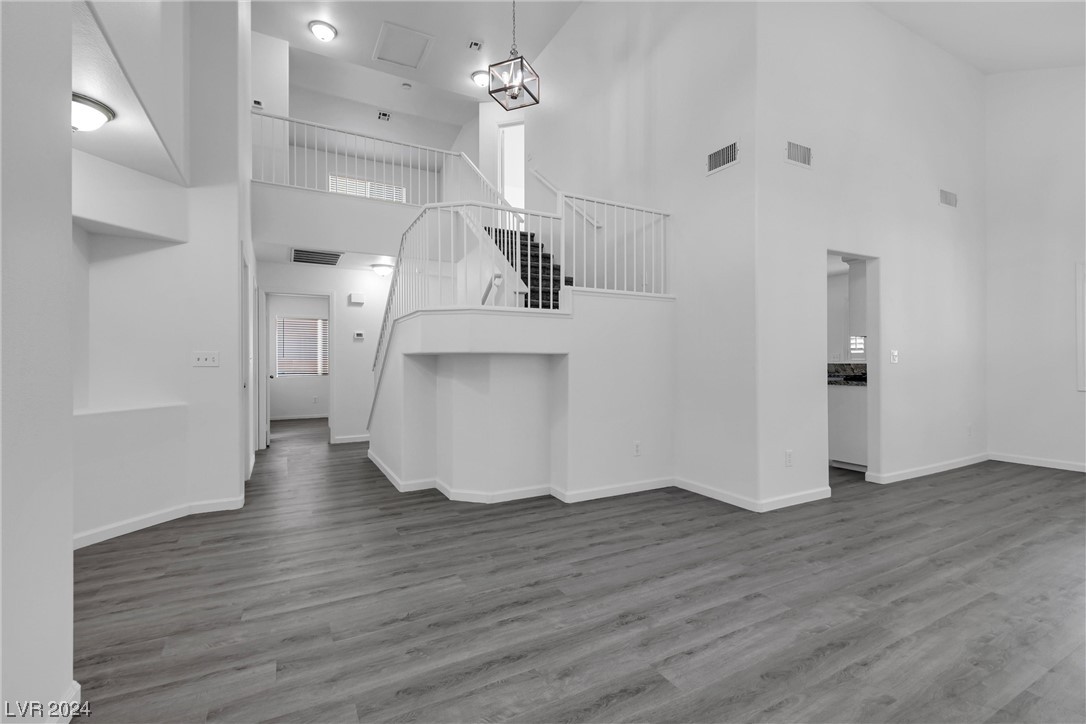 115 Zenith Point Avenue