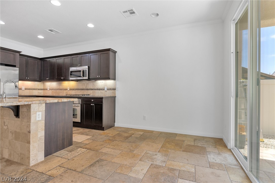 9387 Grand Sky Avenue