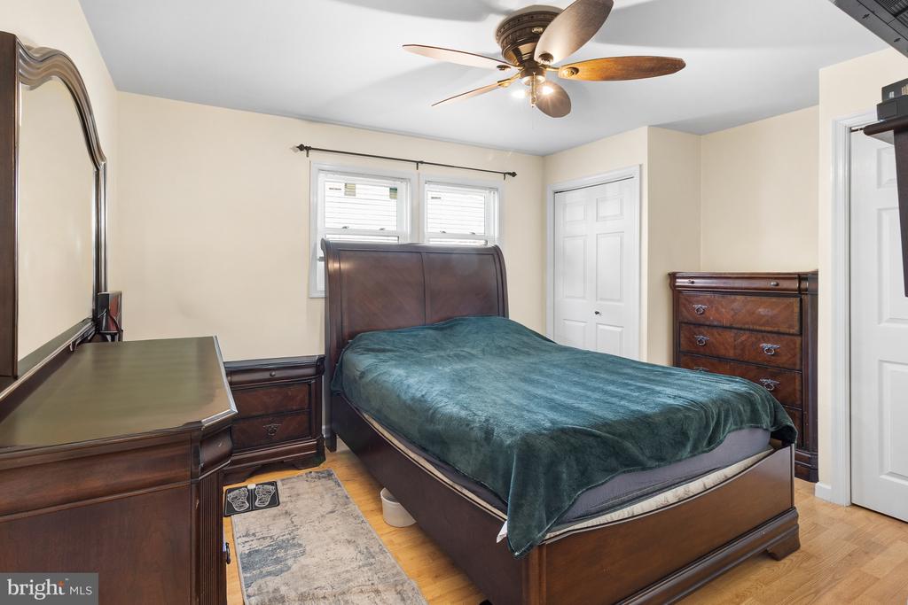 21 GENE AVE