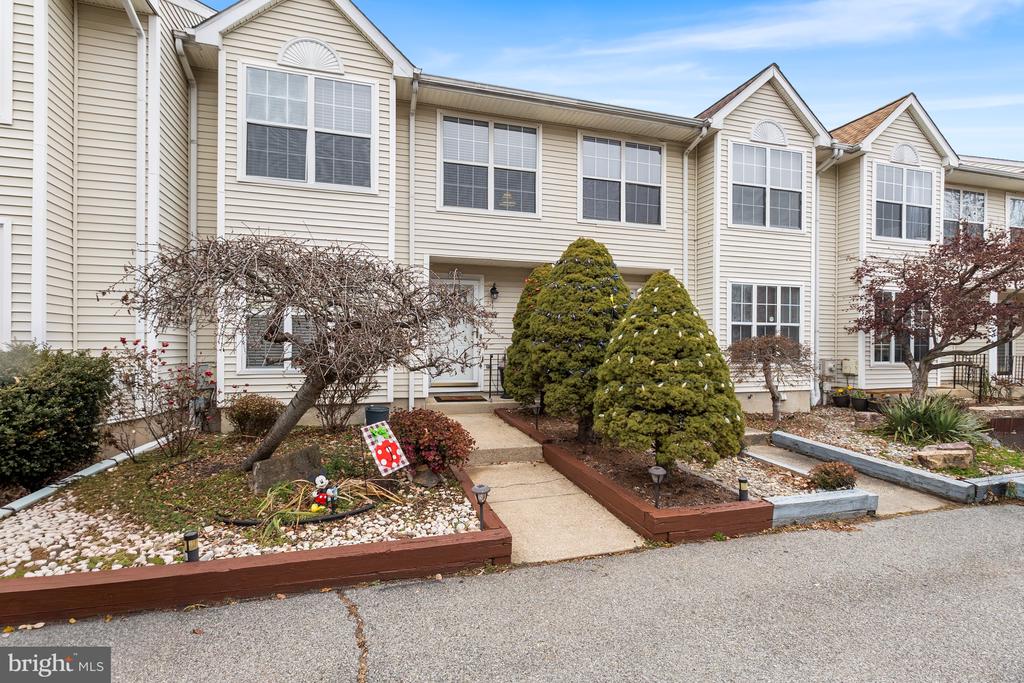610 BENHAM COURT
