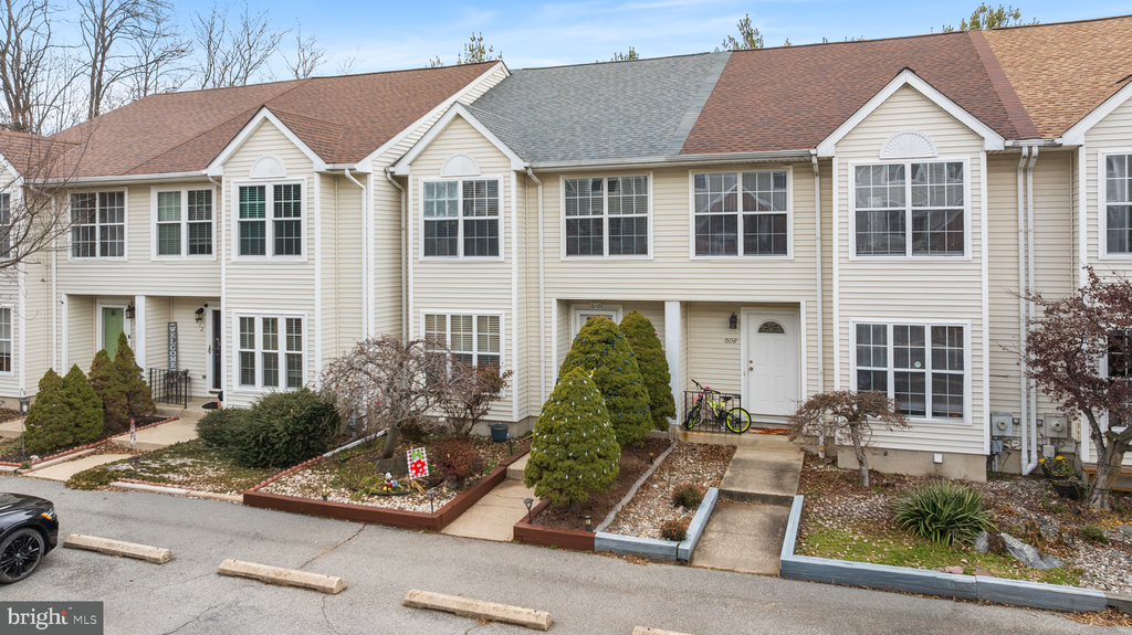 610 BENHAM COURT