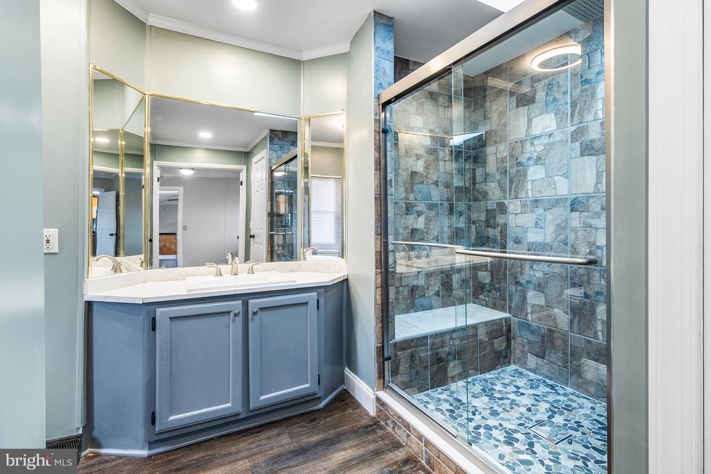 1211 DONNA MARIE WAY