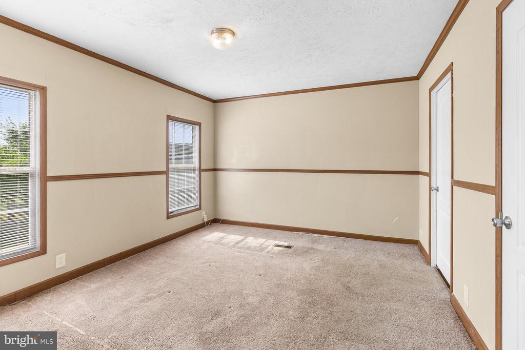 1733 BARBARA CIRCLE