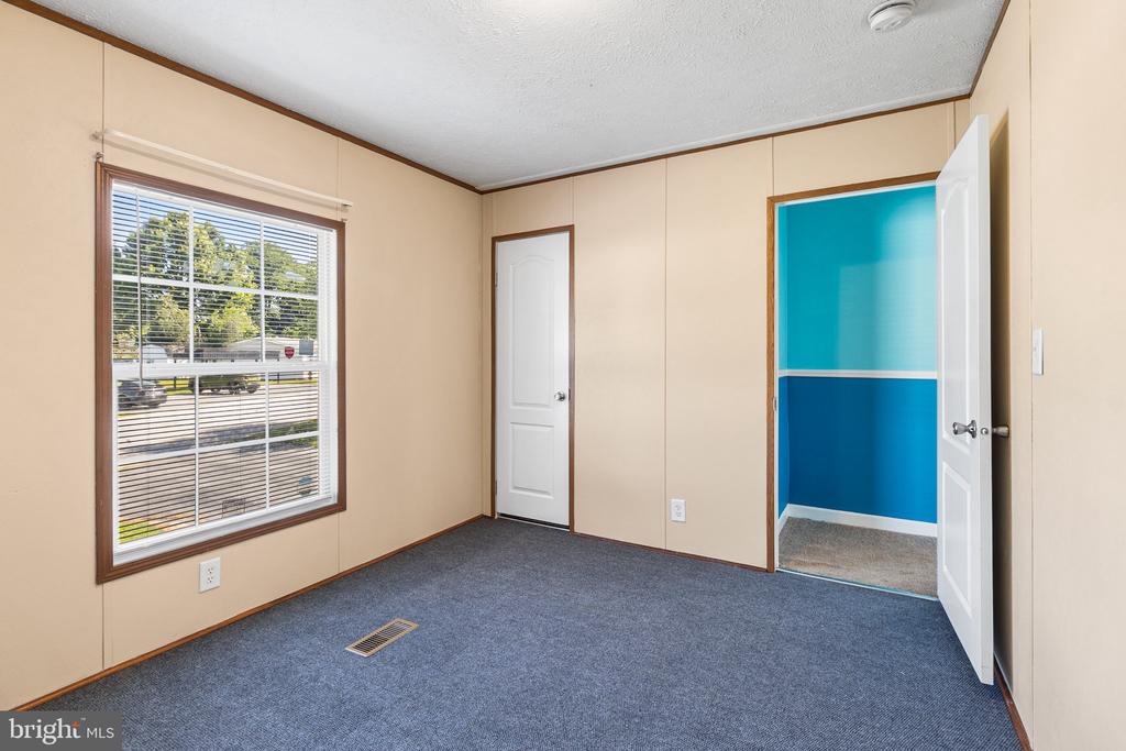 1733 BARBARA CIRCLE