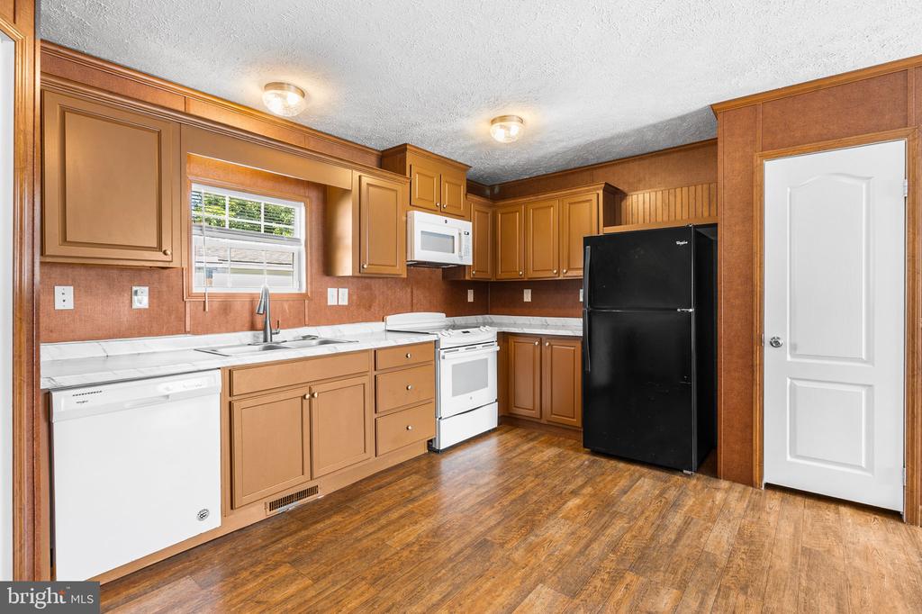 1733 BARBARA CIRCLE