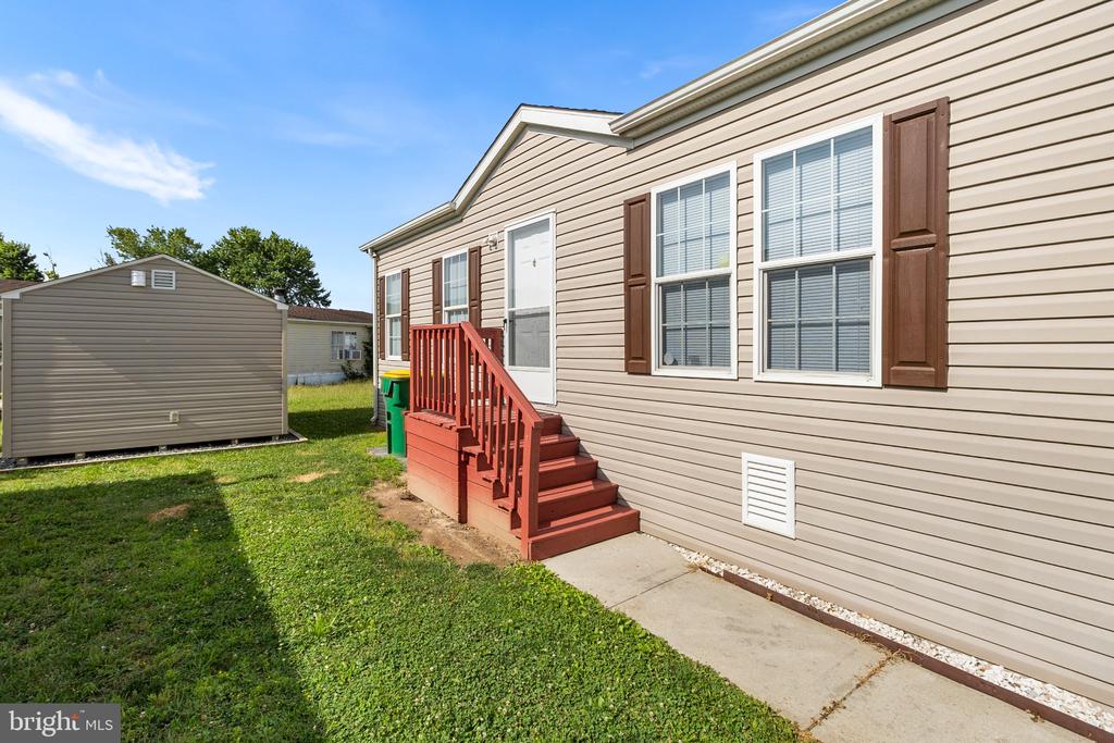 1733 BARBARA CIRCLE