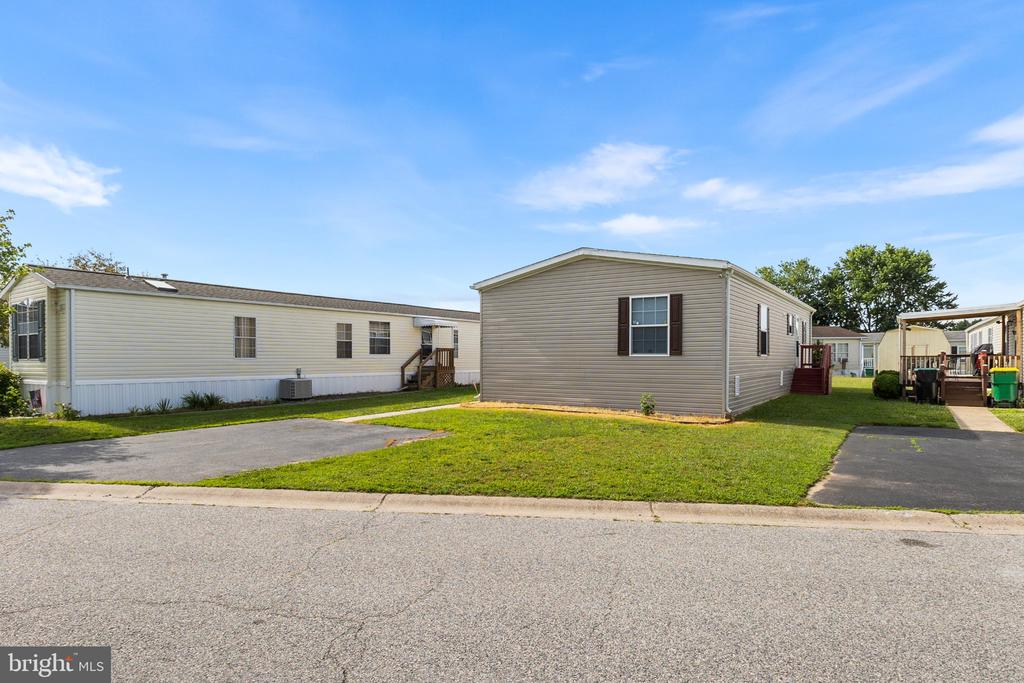 1733 BARBARA CIRCLE