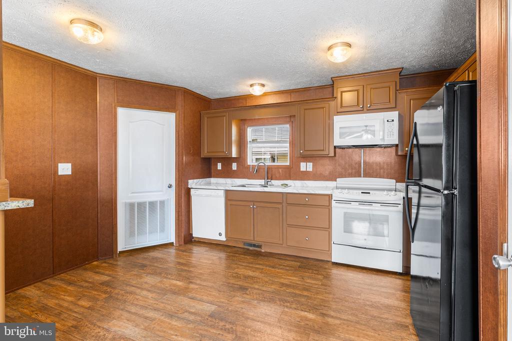 1733 BARBARA CIRCLE