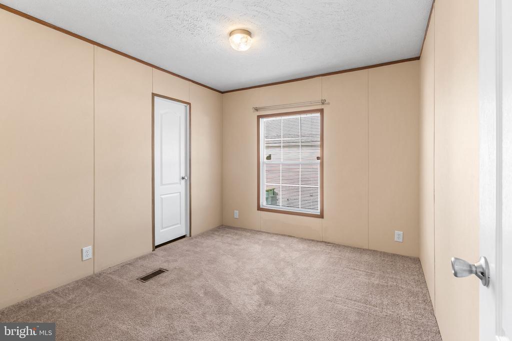 1733 BARBARA CIRCLE