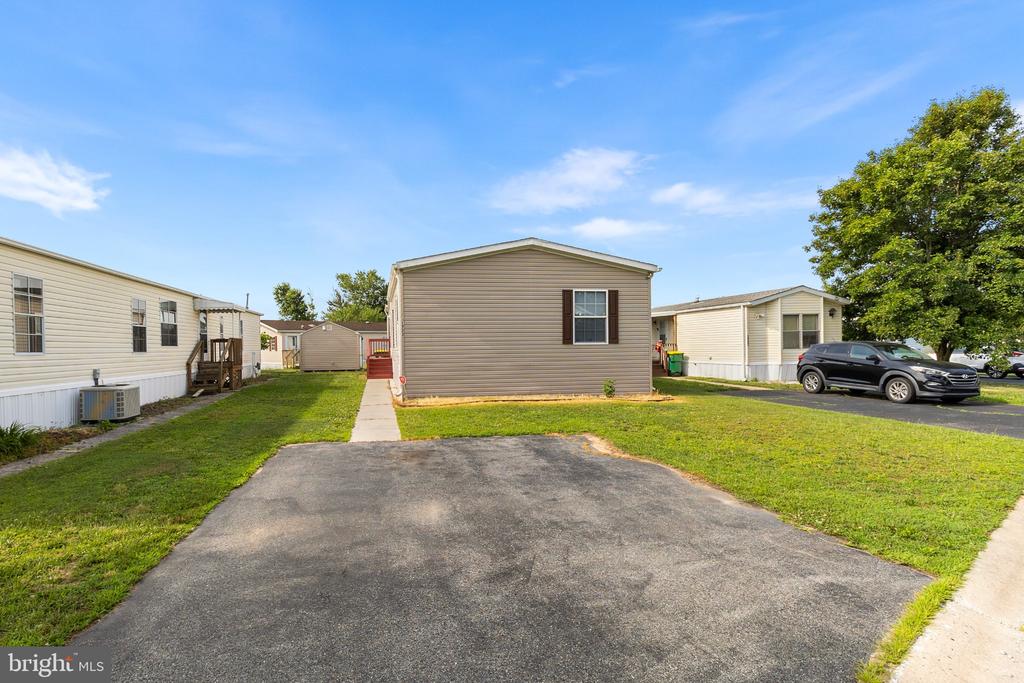 1733 BARBARA CIRCLE