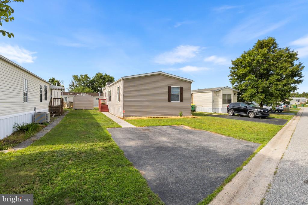 1733 BARBARA CIRCLE