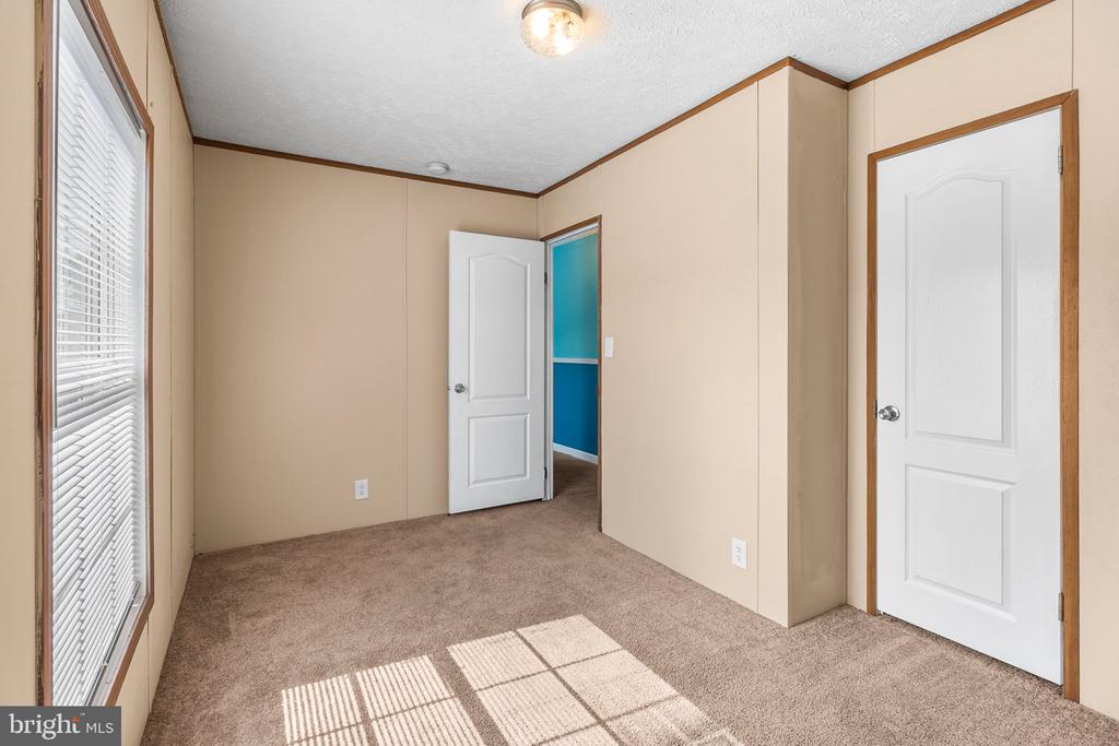 1733 BARBARA CIRCLE