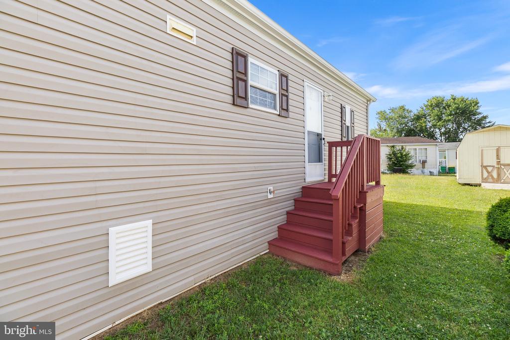 1733 BARBARA CIRCLE