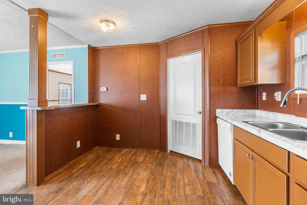 1733 BARBARA CIRCLE