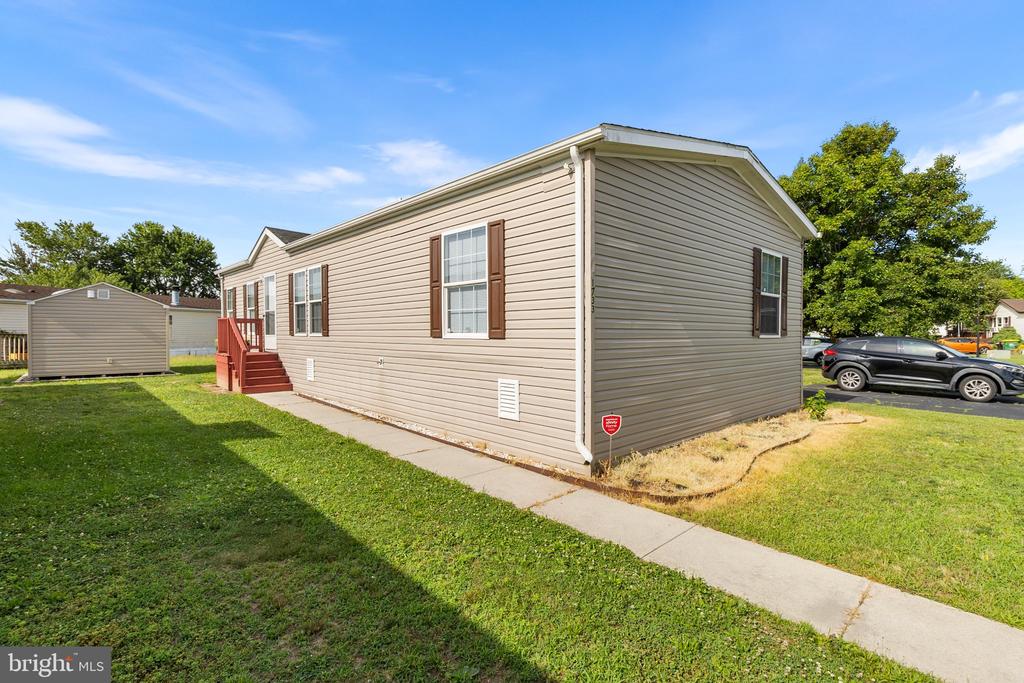 1733 BARBARA CIRCLE