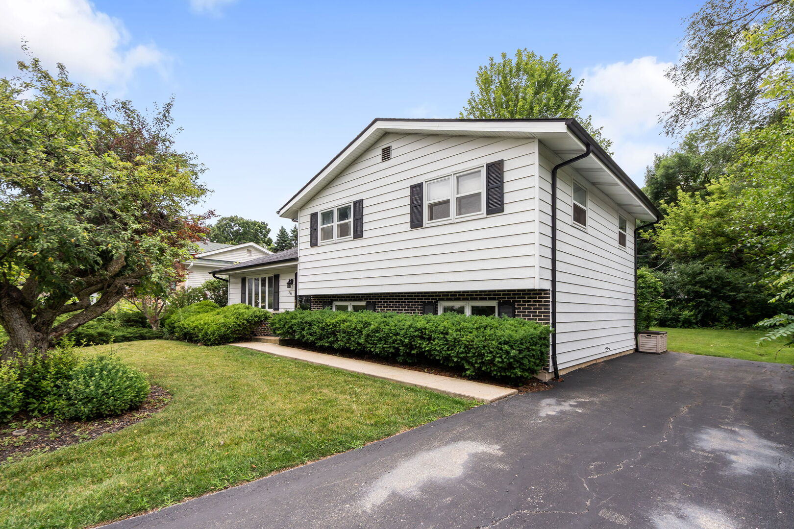 2301 Rolling Ridge Lane