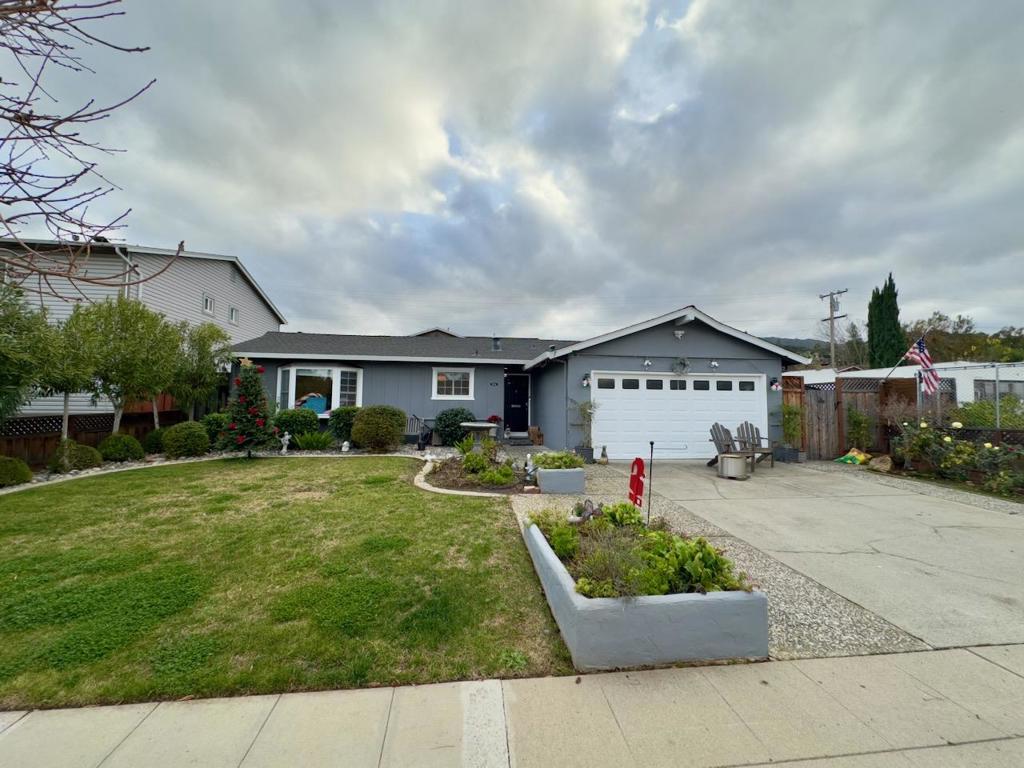 1704 Zinnia Lane