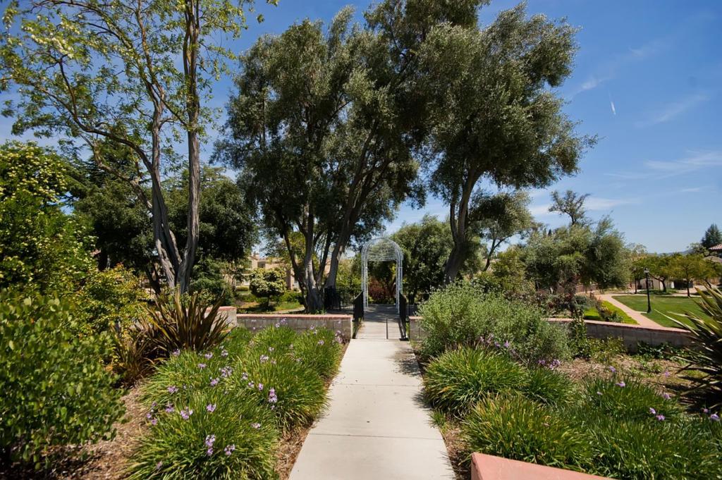 5633 Ravenna Court
