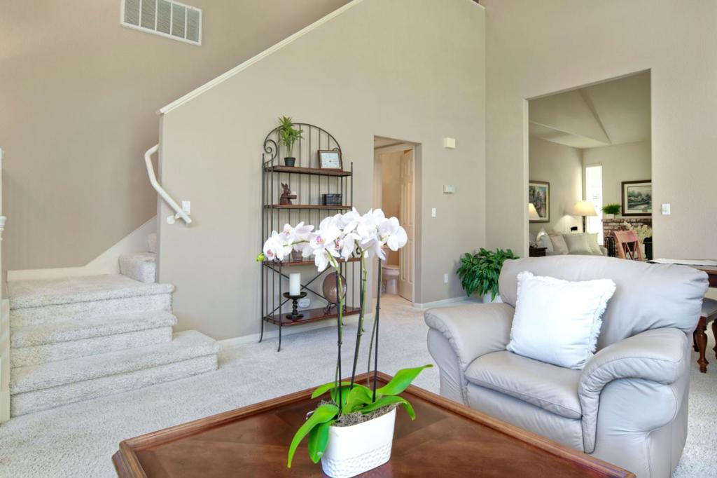 5633 Ravenna Court