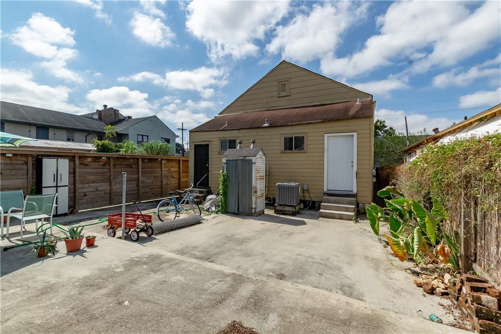 1025 FRENCHMEN Street