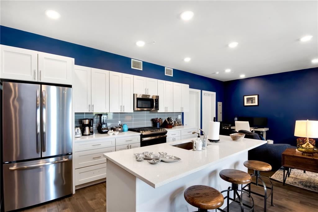 900 BARTHOLOMEW Street 418