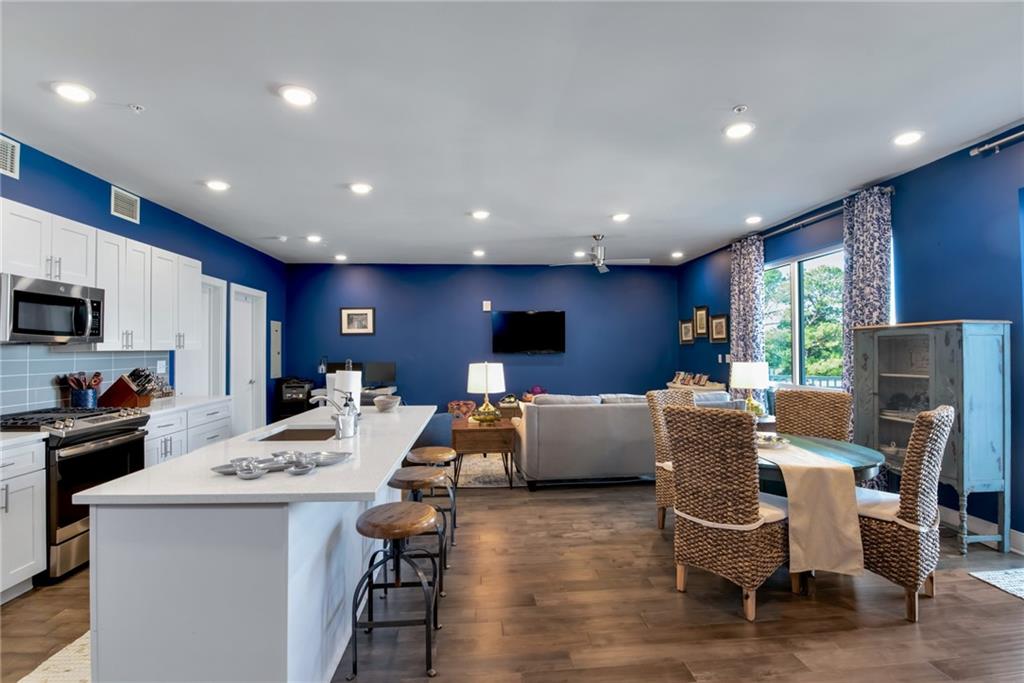 900 BARTHOLOMEW Street 418