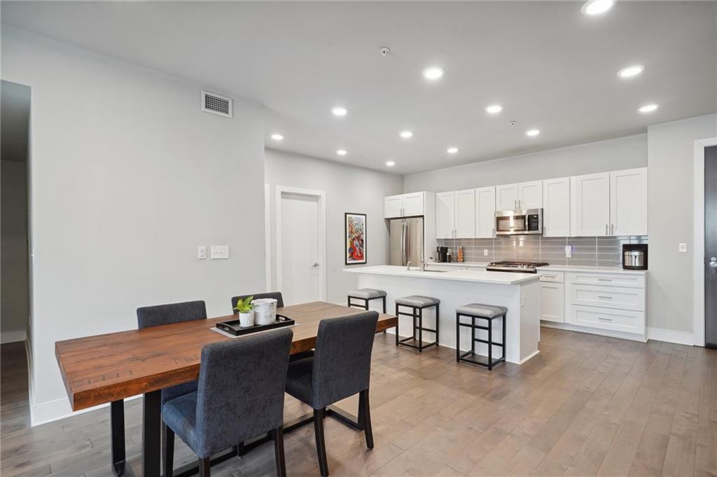 900 BARTHOLOMEW Street 202