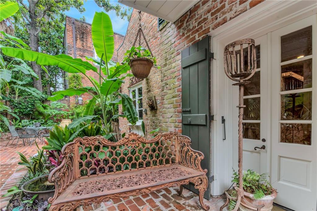 625 DUMAINE ST Street