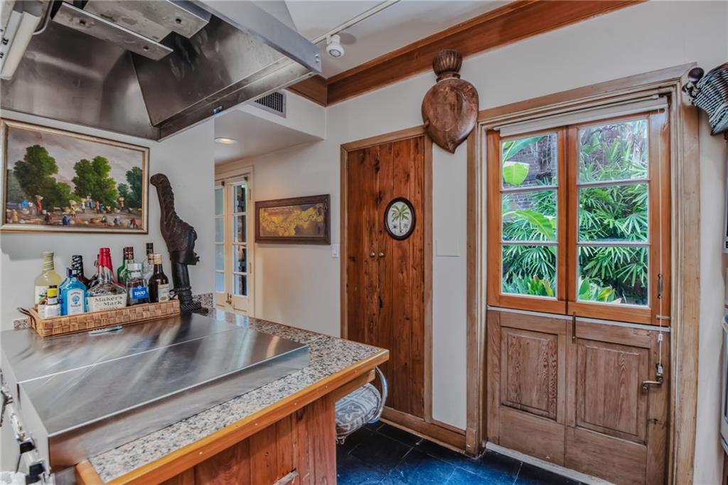 625 DUMAINE ST Street