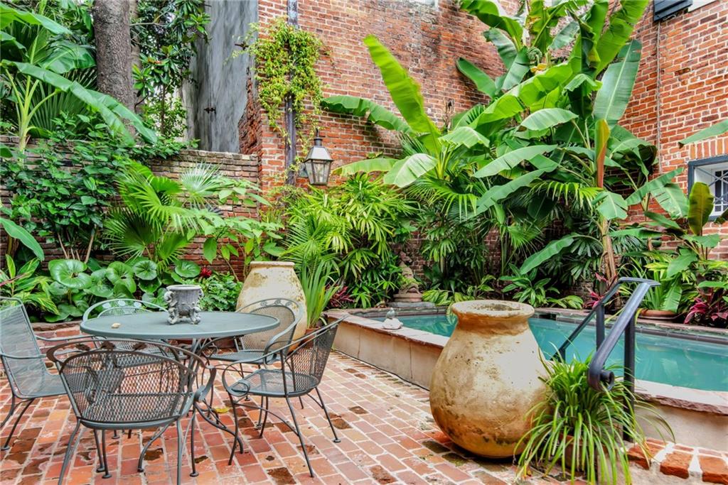 625 DUMAINE ST Street