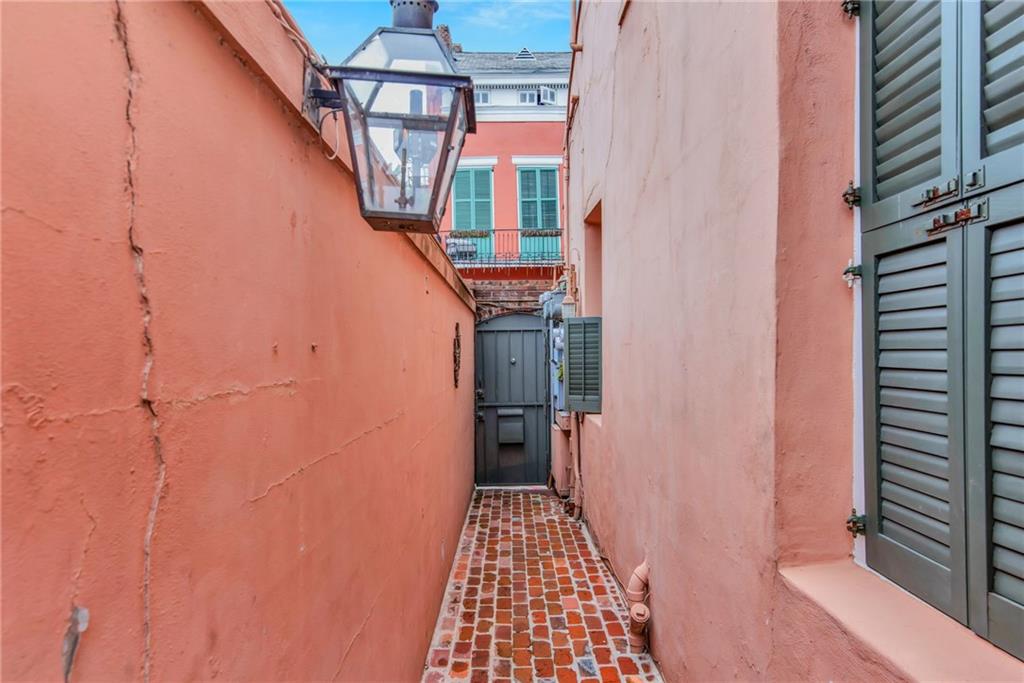 625 DUMAINE ST Street