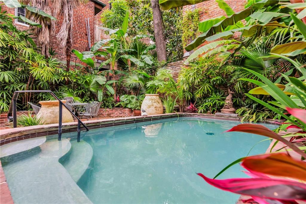 625 DUMAINE ST Street