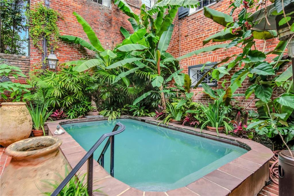 625 DUMAINE ST Street