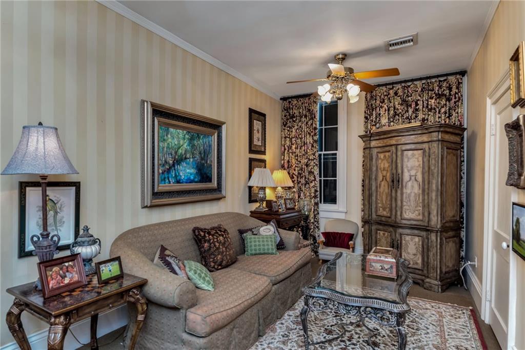 811 ORLEANS Avenue