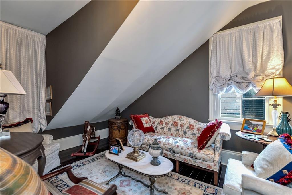 811 ORLEANS Avenue