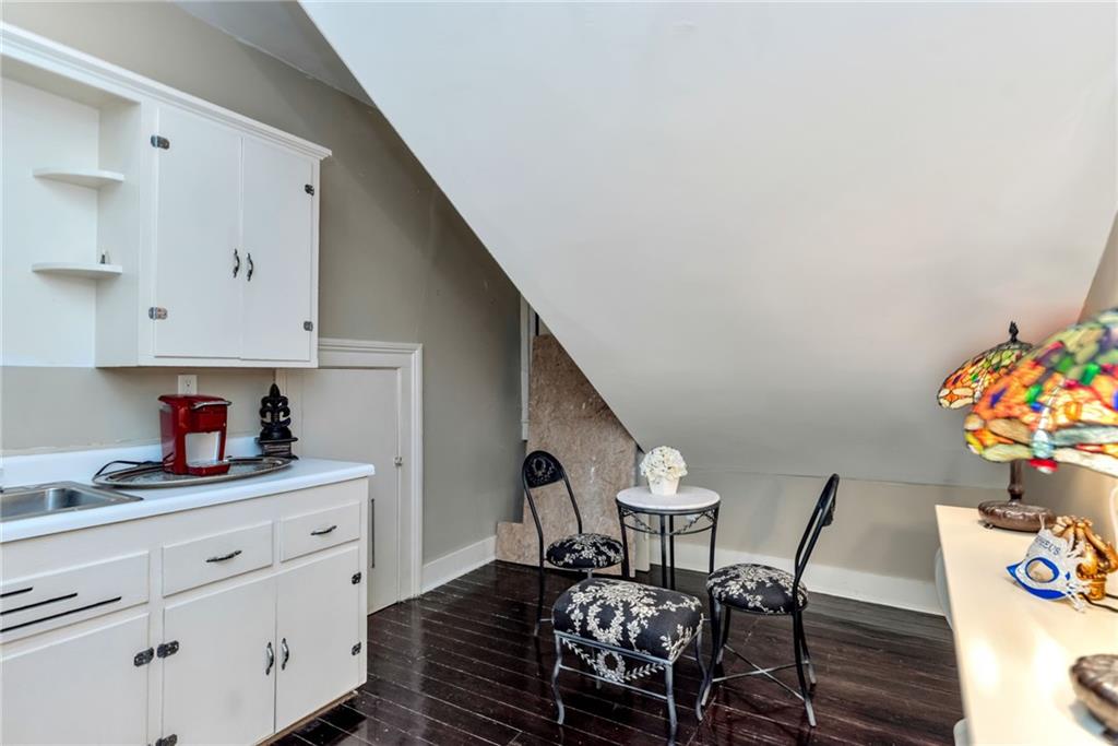 811 ORLEANS Avenue