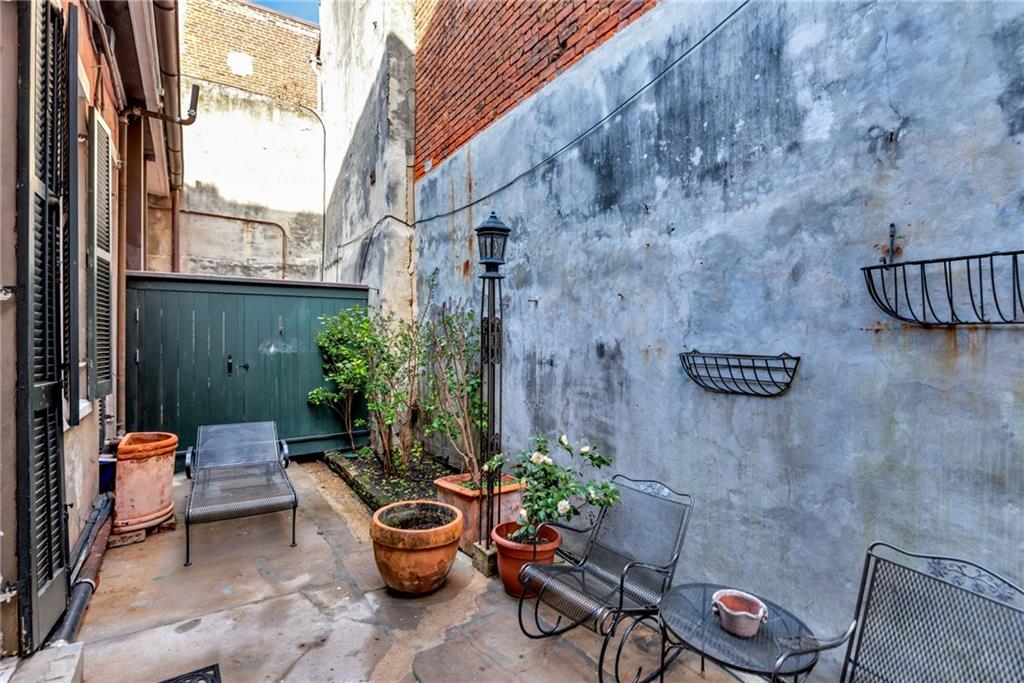 811 ORLEANS Avenue