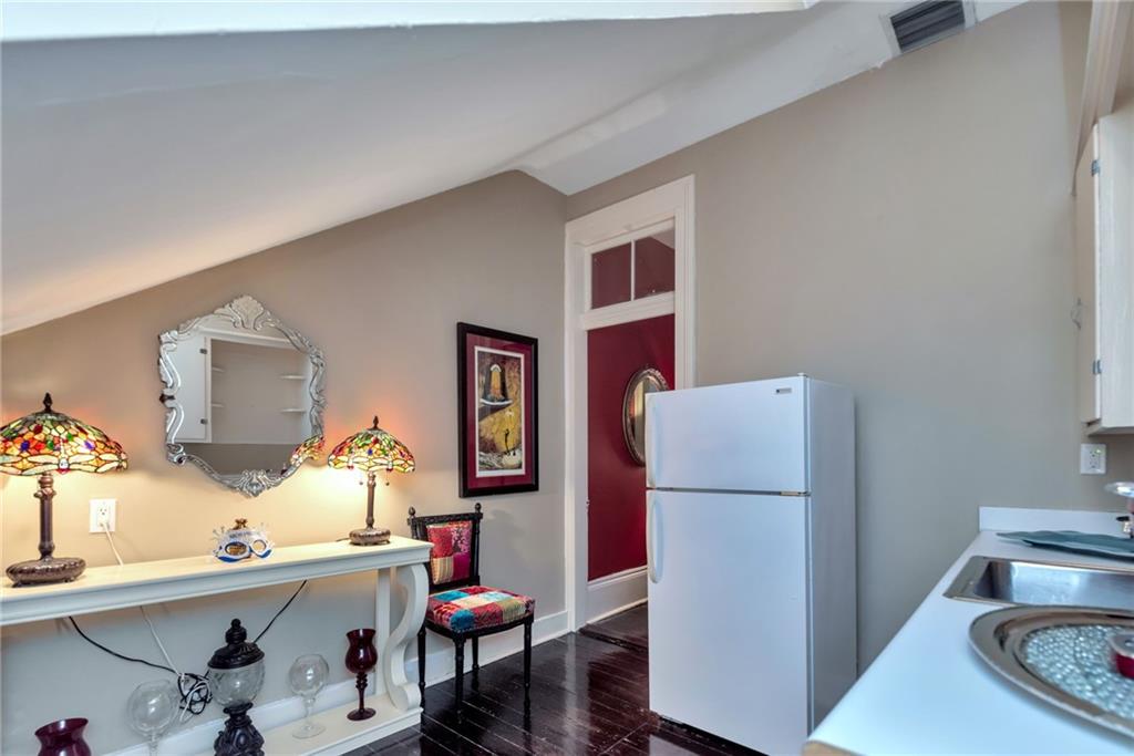 811 ORLEANS Avenue