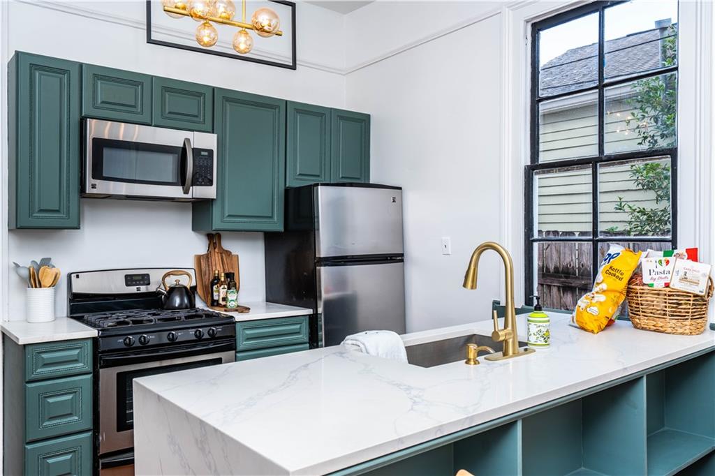 1325 SIXTH Street 1325