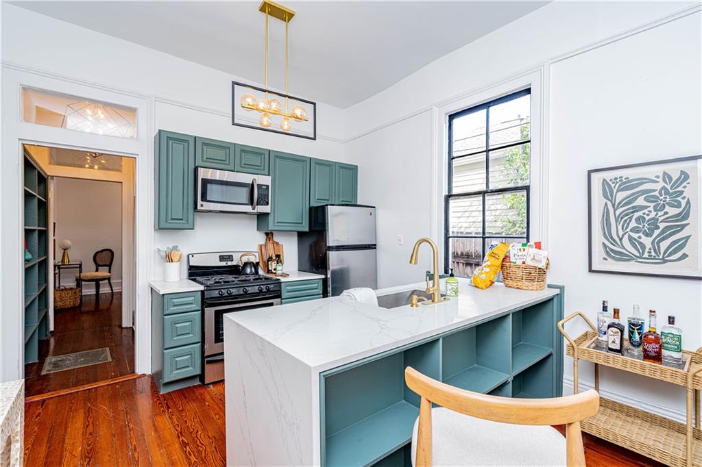 1325 SIXTH Street 1325