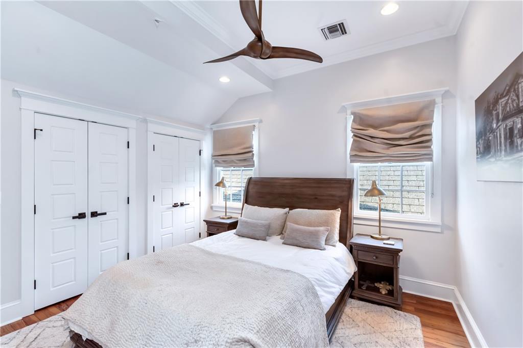 927 ORLEANS Avenue 927