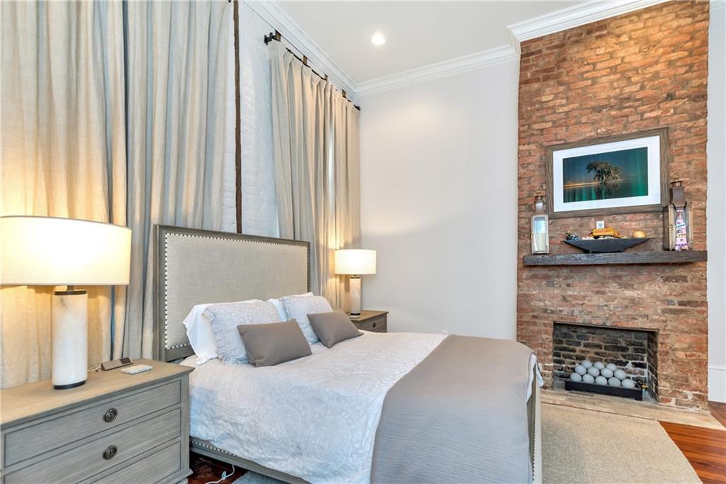 927 ORLEANS Avenue 927