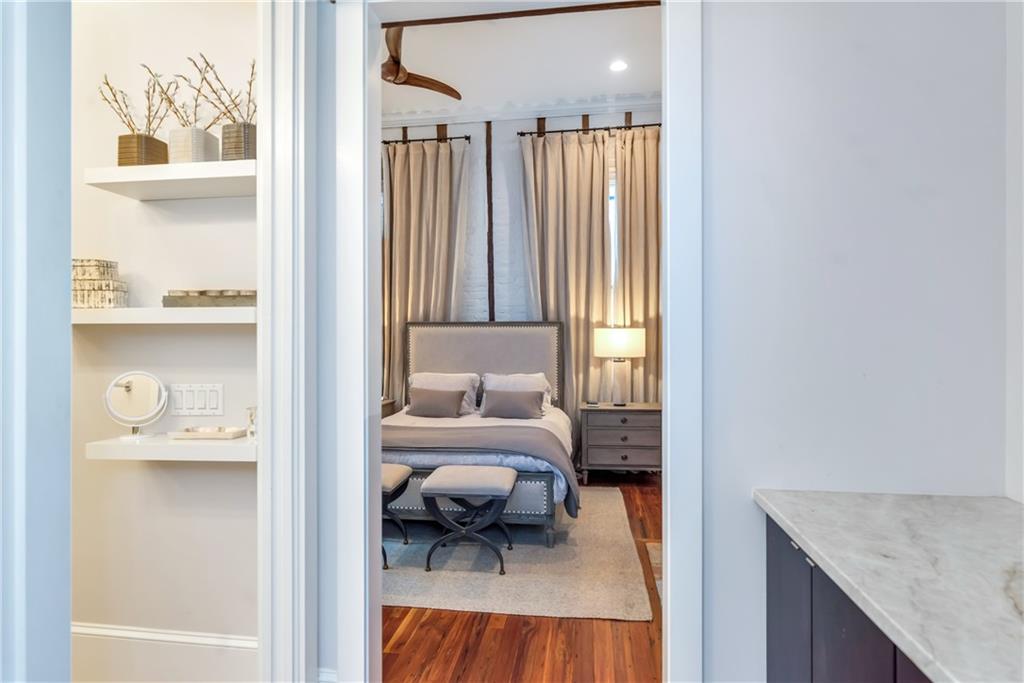 927 ORLEANS Avenue 927