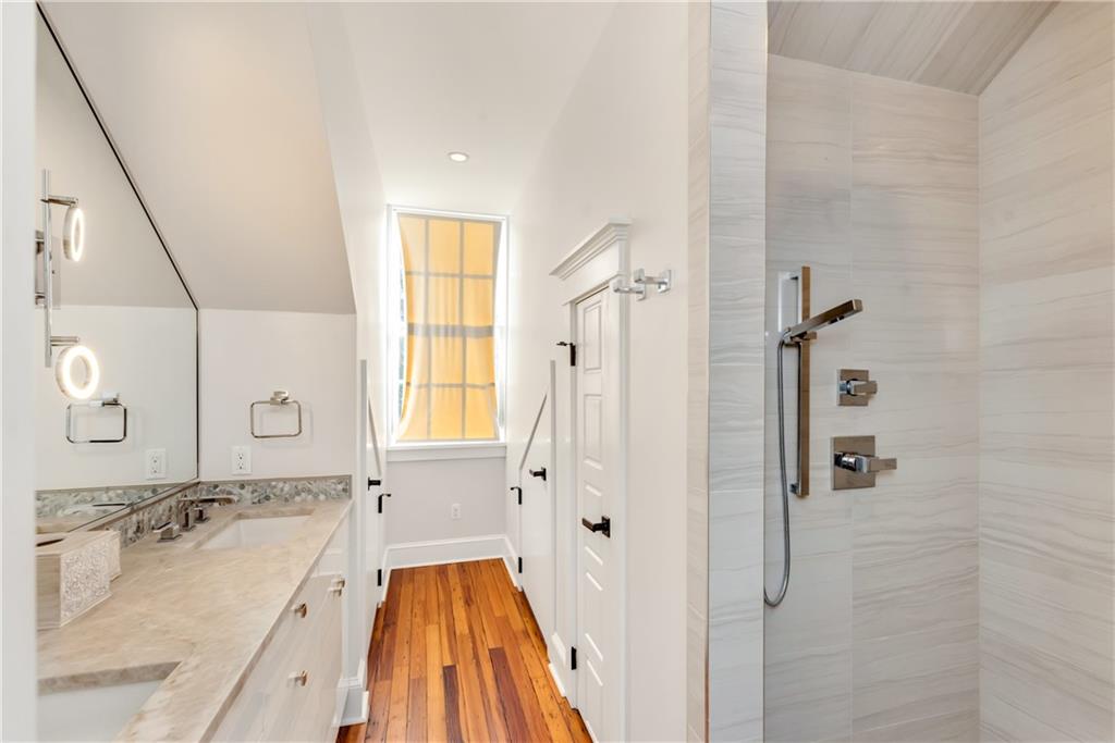 927 ORLEANS Avenue 927