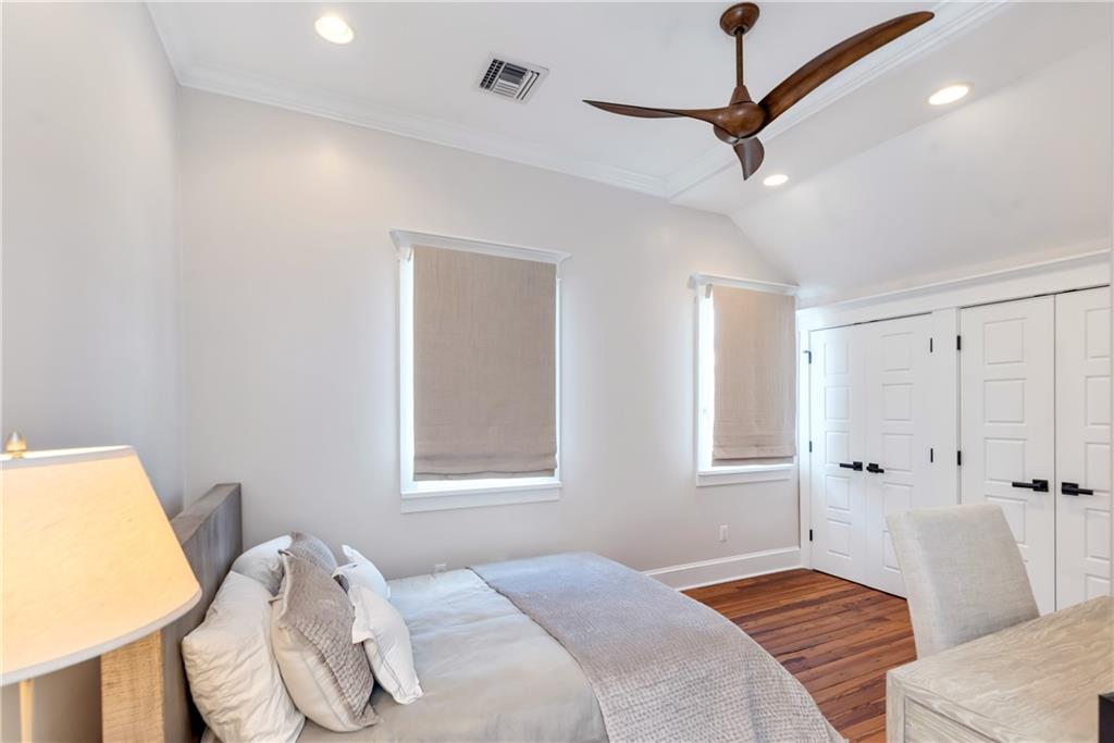 927 ORLEANS Avenue 927